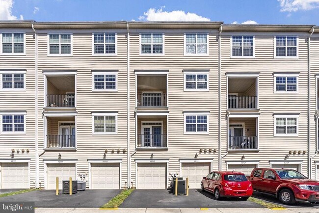 Building Photo - 42563 Highgate Terrace