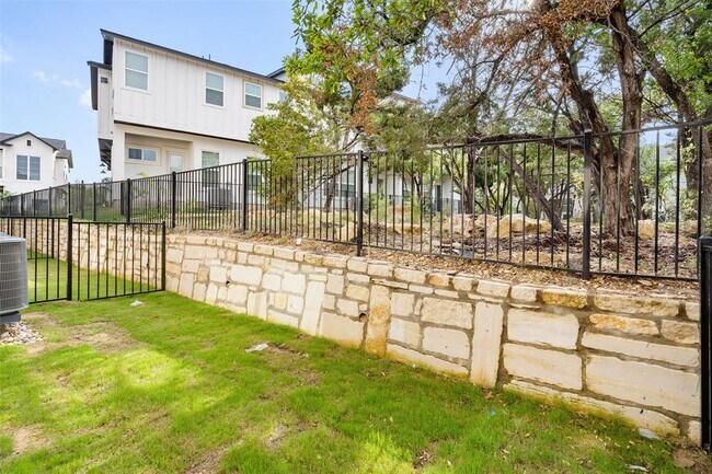 Building Photo - 12001 Vista Parke Dr