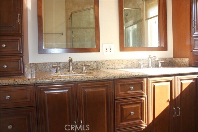 Building Photo - 16540 Wagon Wheel Dr