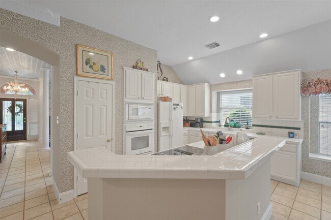 Building Photo - 18 Pinery Ridge Pl