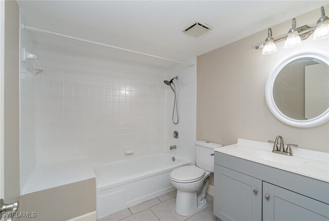 Building Photo - 135 Cypress Way E