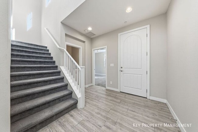 Building Photo - 5 Lilla Rosa St