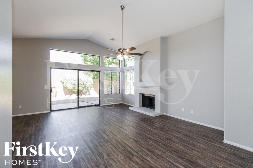 Building Photo - 306 E Vaughn Ave