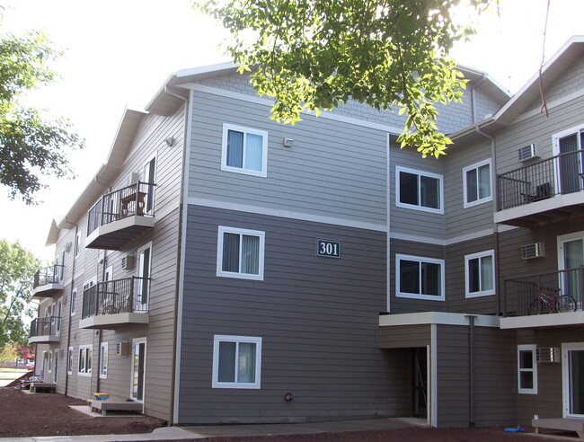 Building Photo - Applewood West and Fairmount Apartments