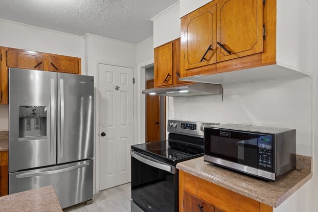 Building Photo - 3 bedrooms 2 bathroom