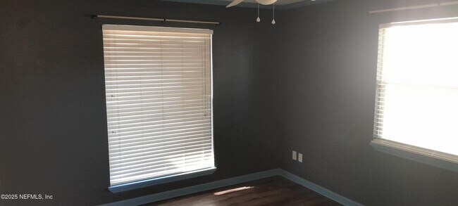 Building Photo - 2724 Lexington Dr