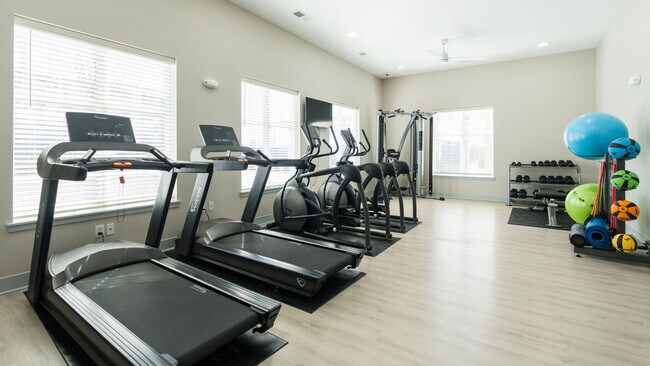 Building Photo - 5825 Sunset Wy