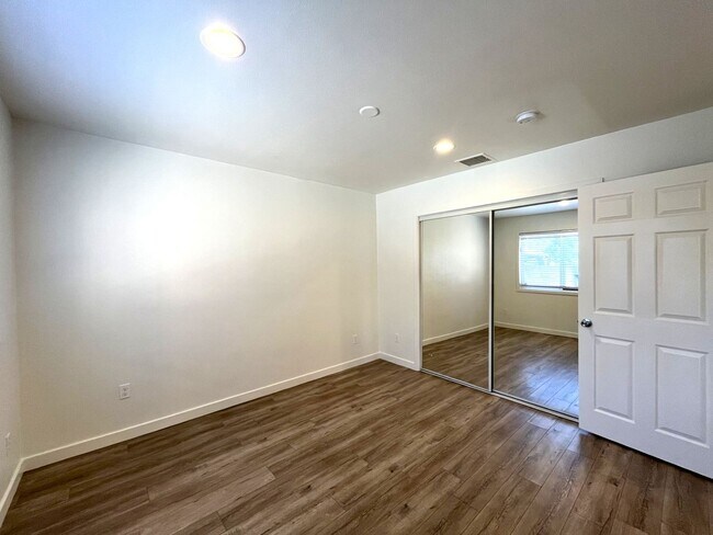 Building Photo - 1629 Kendall Dr