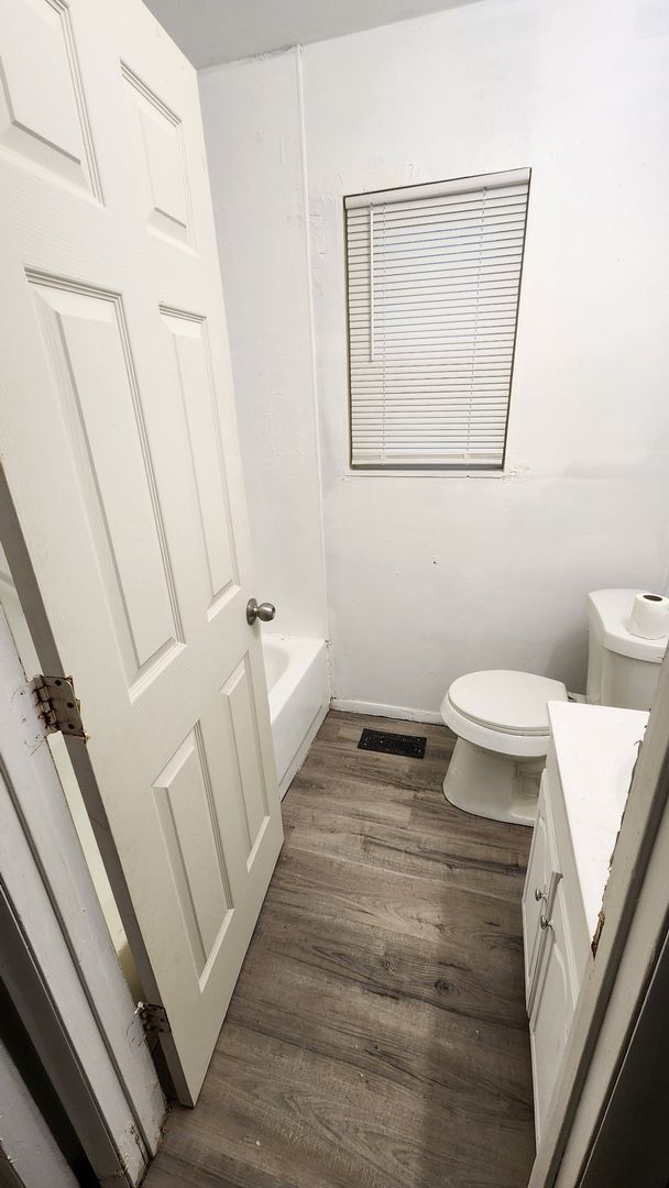 Building Photo - Holmes1644