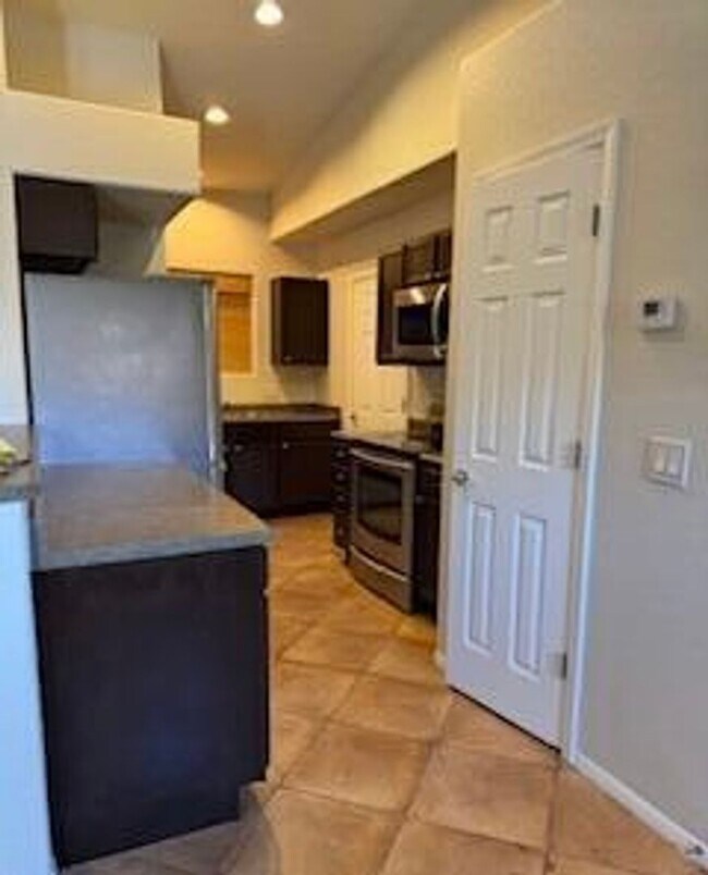 Building Photo - 754 Skyview Ln