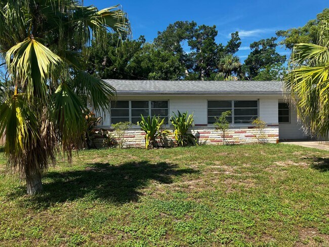 Primary Photo - 2 Bedroom with fenced in backyard