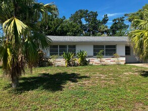 Building Photo - 2 Bedroom with fenced in backyard