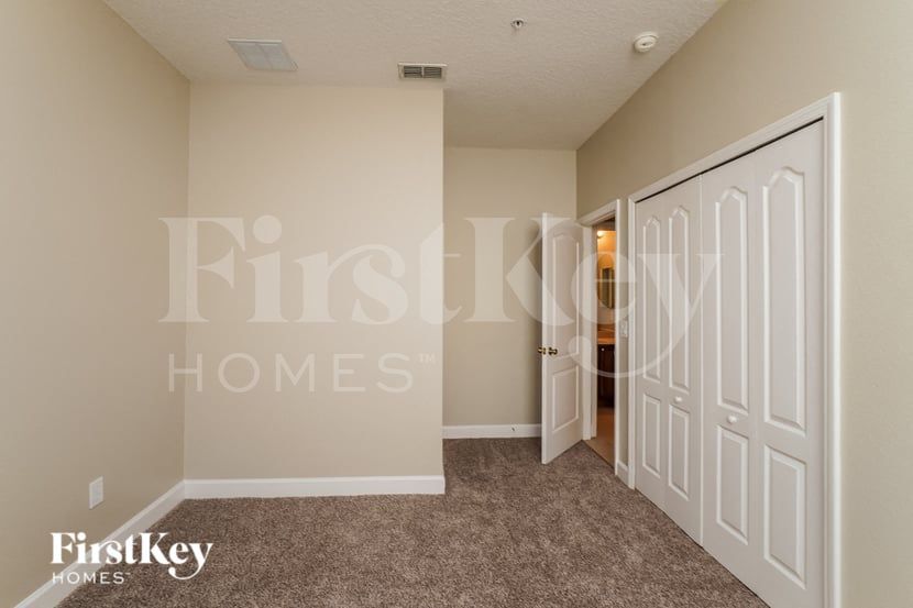 Building Photo - 9885 Moss Rose Way