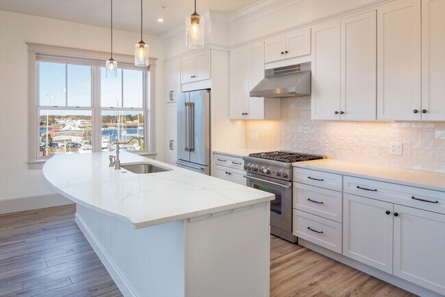 Building Photo - 6 Market St