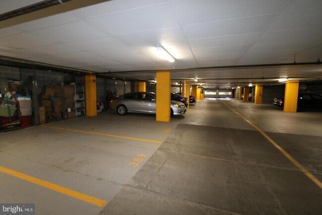 Building Photo - 11800 Sunset Hills Rd