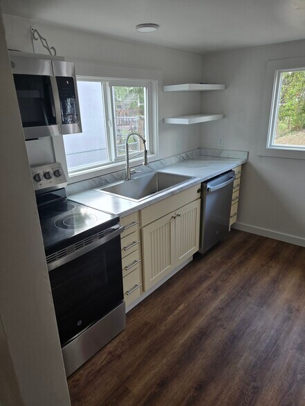 Kitchen - 815 Marshall St