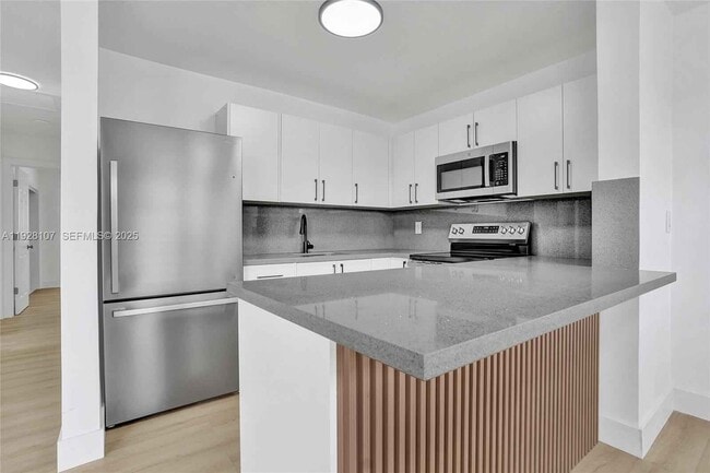 Building Photo - 1960 SW 68th Way