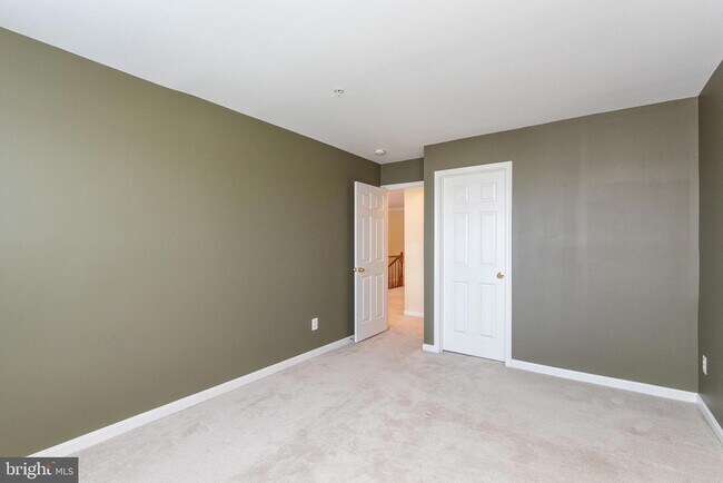 Building Photo - 415 Granville Ct