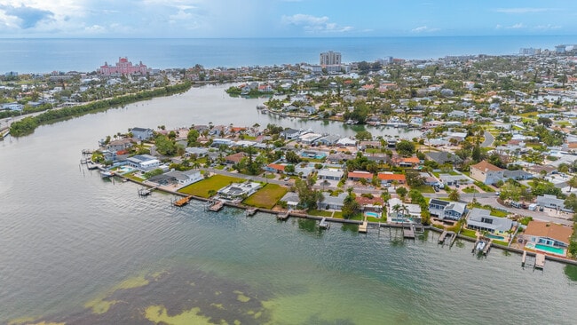 Building Photo - 3536 Belle Vista Dr E