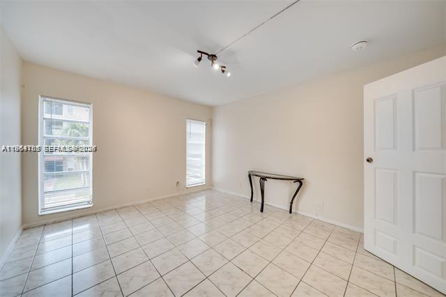 Building Photo - 4848 NW 24th Ct