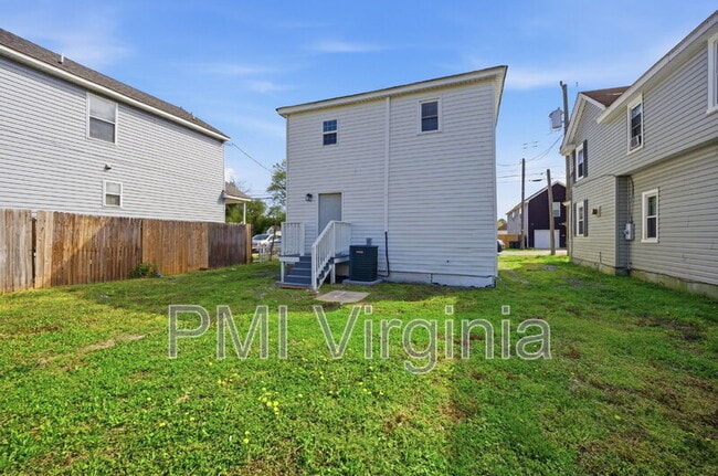 Building Photo - 307 N 4th St