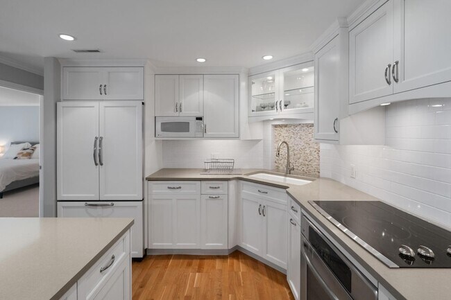 Building Photo - 2885 Knox Ave S