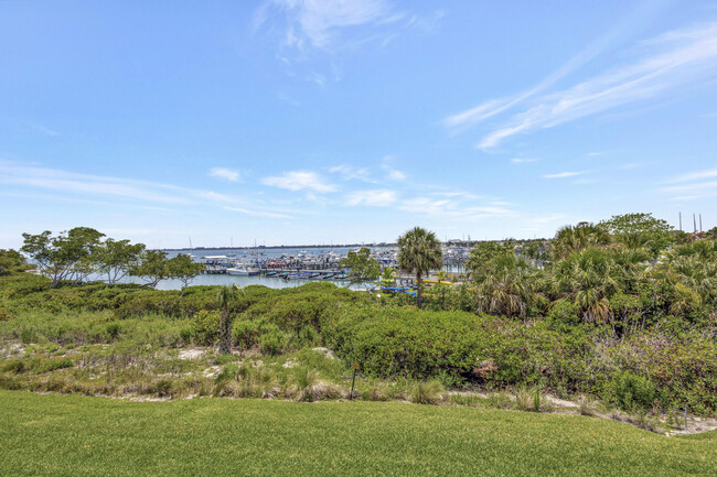 Building Photo - 34 Harbour Isle Dr W