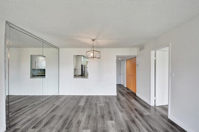 Building Photo - 2430 SW 81st Ave