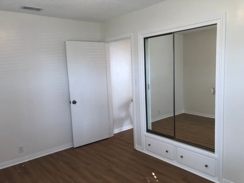 Building Photo - 10828 Montecito Dr