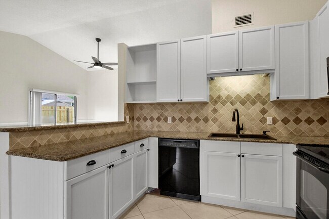 Building Photo - 7870 Blackwood Ln