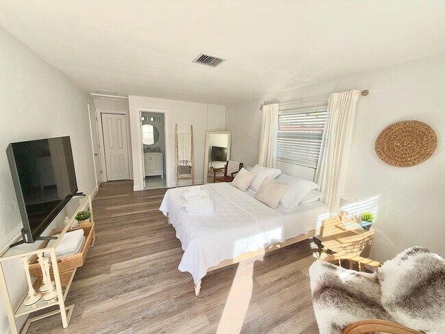 Building Photo - 311 N Swinton Ave