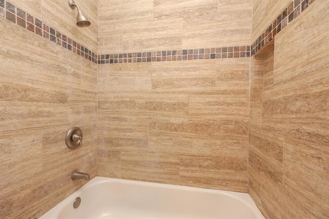 Building Photo - 17417 Red Oak Dr