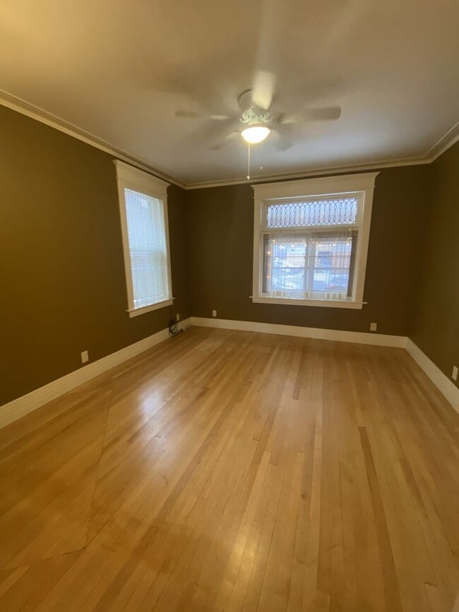 Building Photo - 125 N 9th Ave E