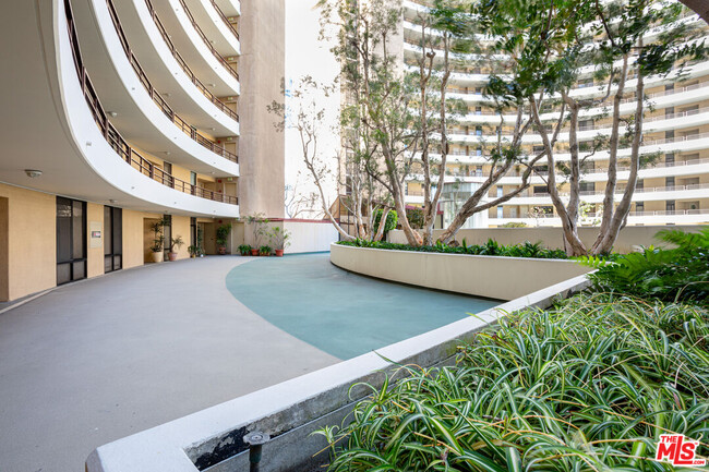 Building Photo - 4267 Marina City Dr
