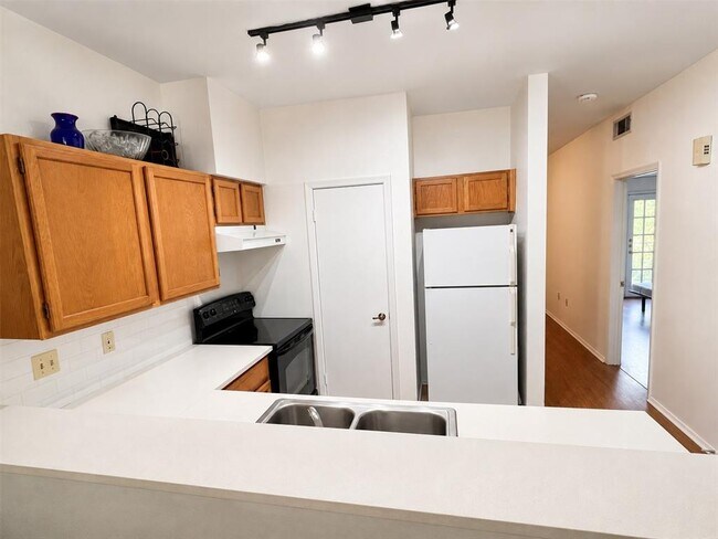 Building Photo - 2801 Rio Grande St