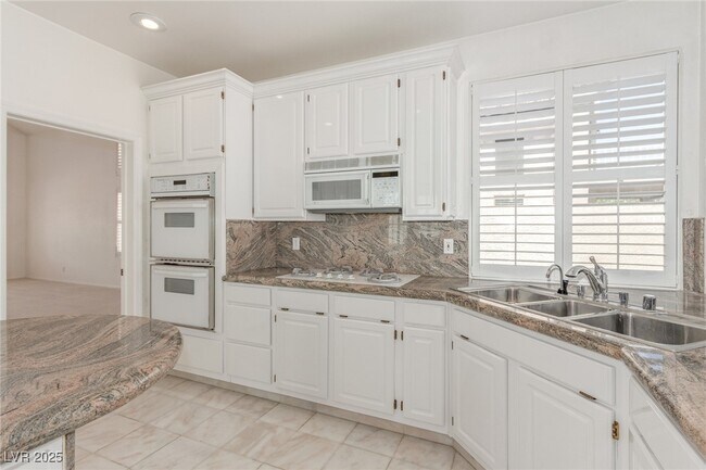 Building Photo - 3030 Cooper Creek Dr