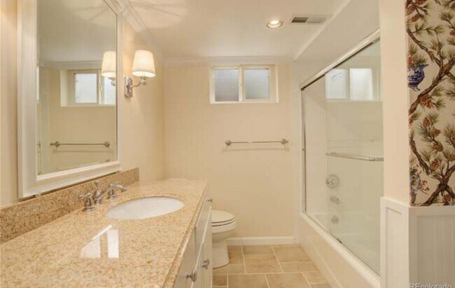 Building Photo - West Highlands 4-bedroom 2-bathroom