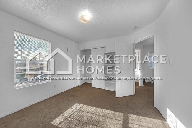 Building Photo - 1028 Alexandra St SW