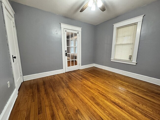 Building Photo - 134-136-136 Woodlawn St