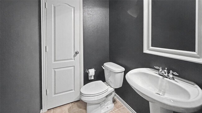 Building Photo - 2704 Evening Mist Dr