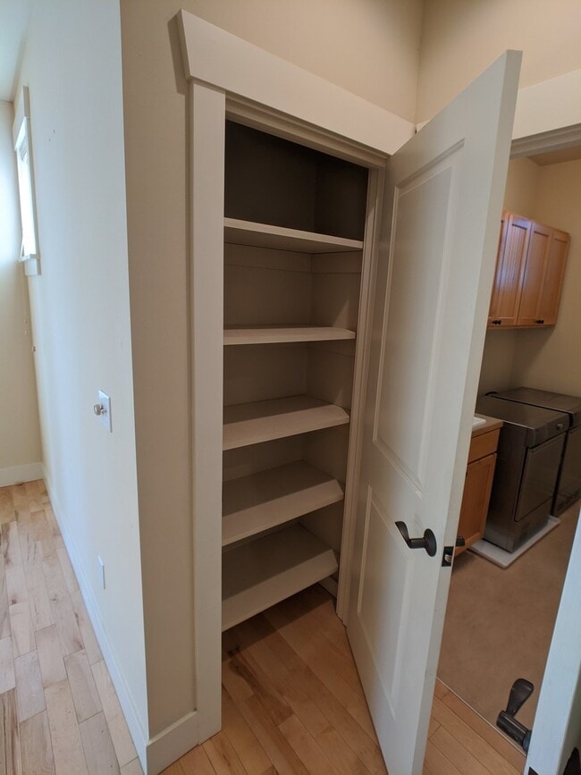 Building Photo - Very nice 2 bed, 2 bath, 1 car garage in S...