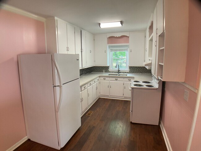 Building Photo - Well Kept Bungalow in Downtown Mebane!