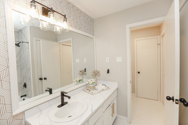 Building Photo - 3 Springmeadow Ct