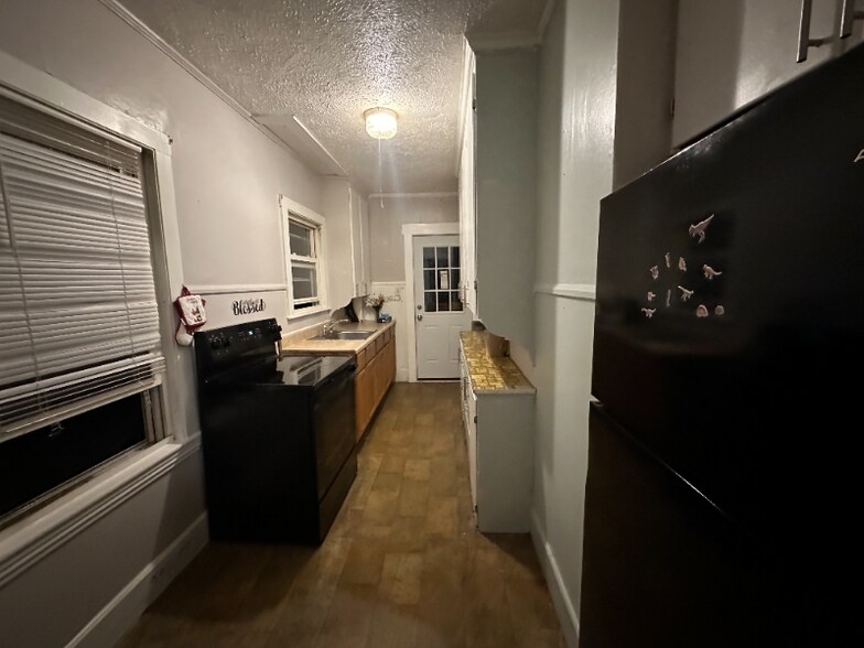 Building Photo - 8 Prescott St