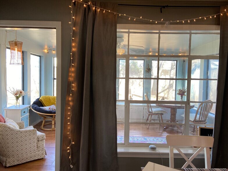 sunroom - 1816 W Arrowhead Plz