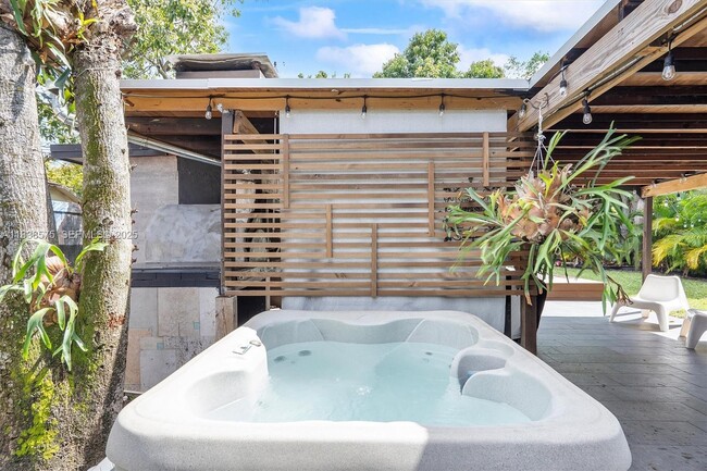 Building Photo - 266 NE 117th St