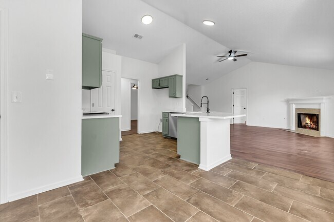 Building Photo - 8334 Manhatten Dr