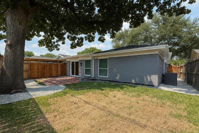 Building Photo - 2123 Luau St