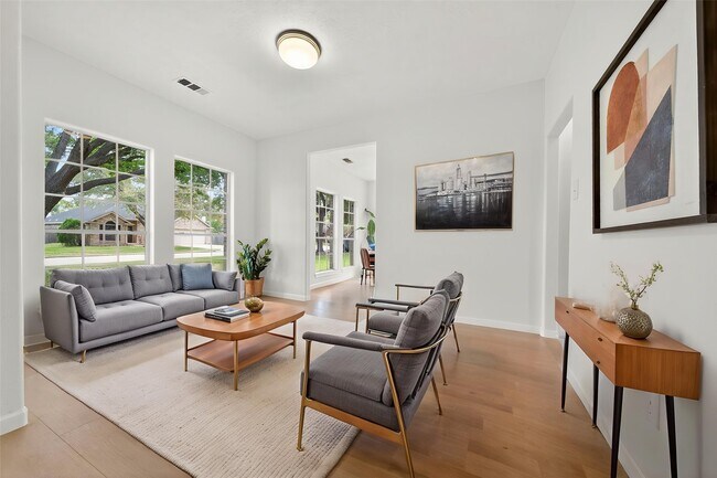 Building Photo - 3315 Berzin Ct