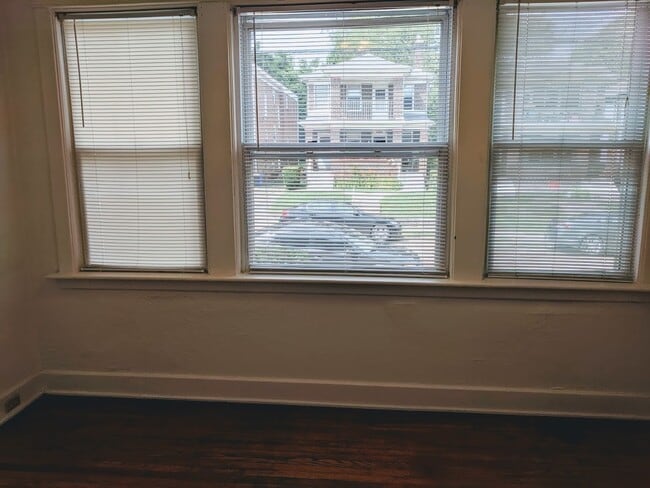 Building Photo - Great 1st Floor Duplex in Shadyside!